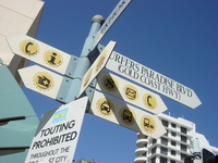 0_95507100_1481909485_surfers_paradise_signs_1523889
